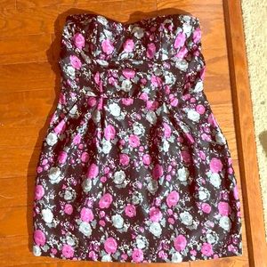 Floral strapless dress with pockets!!!